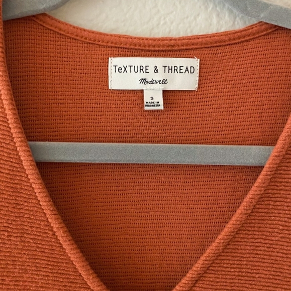 🍁Madewell Texture & Thread Rust Knot Front Tee - Picture 4 of 10